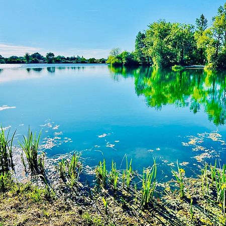 Maison Avec Acces Au Lac Izon Exterior foto