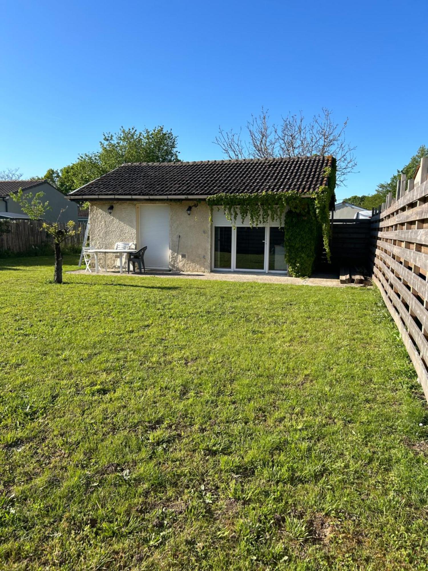 Maison Avec Acces Au Lac Izon Exterior foto